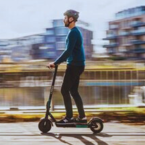 Száguldás a Jövőbe: A LAMAX E-Scooter S7500 Plus Elektromos Rollerrel